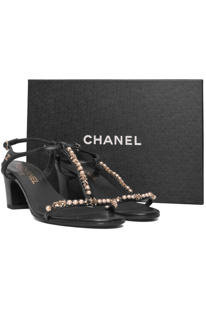 Chanel Size 38 Lambskin Pearl CC Star Sandals