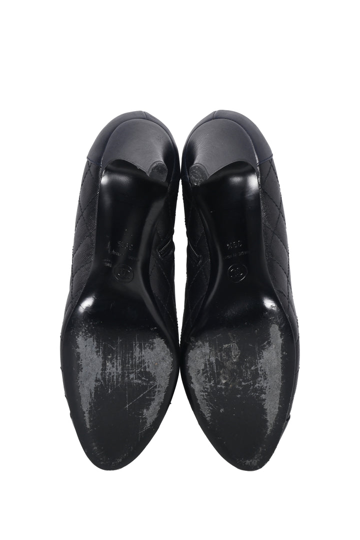 Chanel Size 39.5 Interlocking CC Logo Ankle Boots