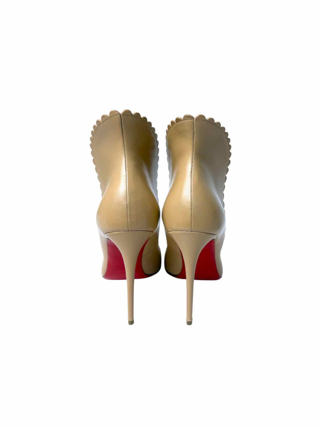 Louboutin Size 38.5 Pijonina Scalloped Leather Pumps