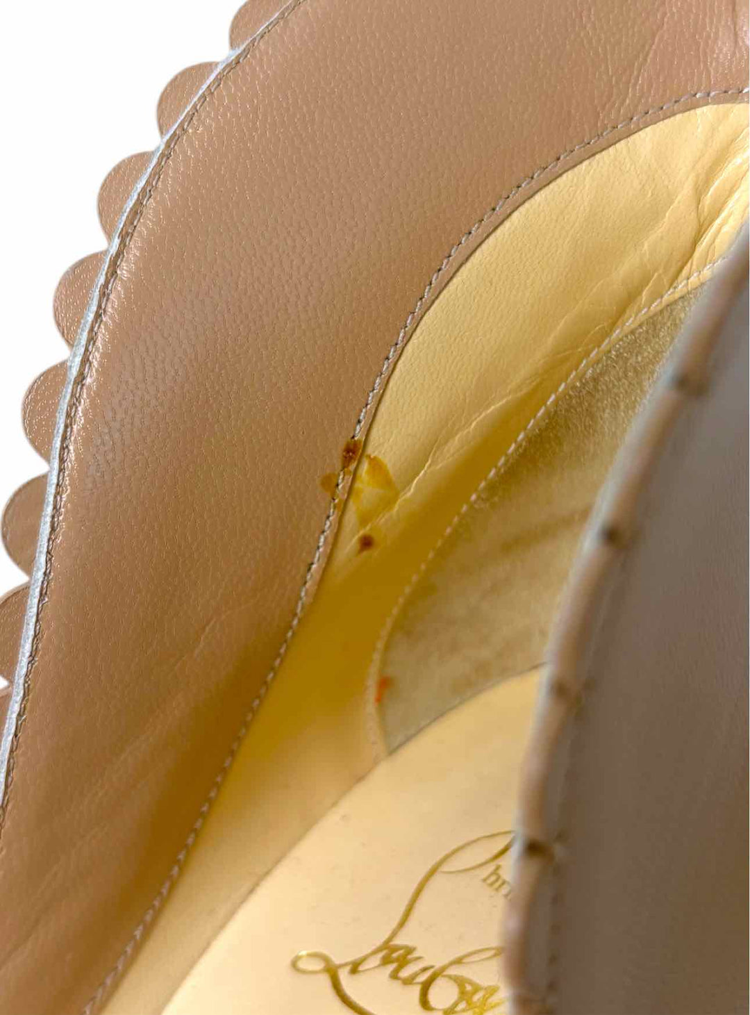 Louboutin Size 38.5 Pijonina Scalloped Leather Pumps