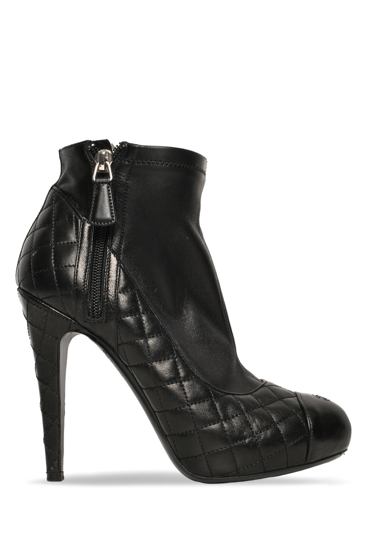 Chanel Size 38 CC Quilted Leather Ankle Boots